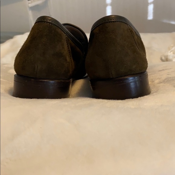 BARELY WORN OLIVE GREEN SALVATORE FERRAGAMO SHOES. - Picture 5 of 6